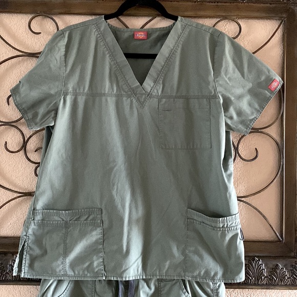 Scrubs - Picture 2 of 3